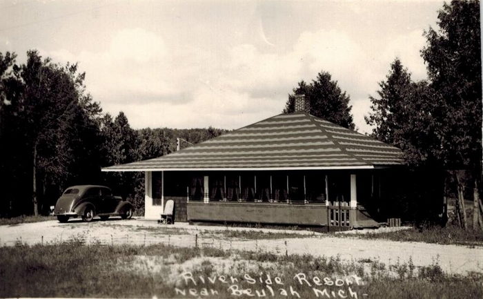 Betsie Riverside Resort - Vintage Postcard (newer photo)
